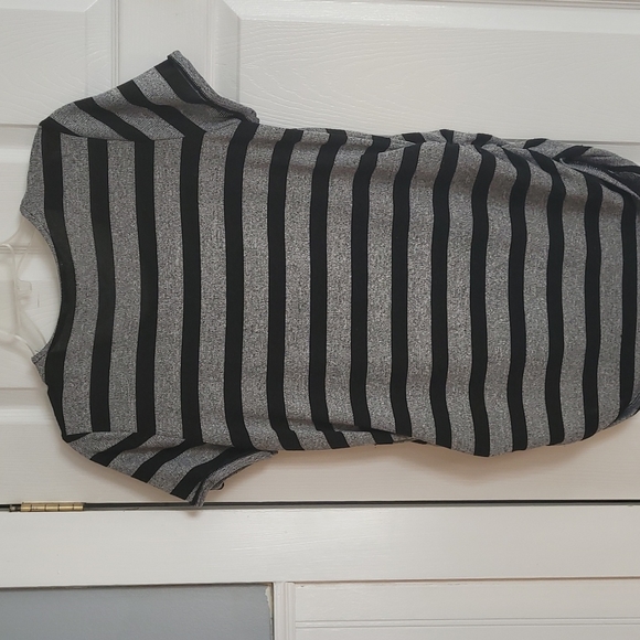 Short Sleeve Knit Top - Picture 2 of 2